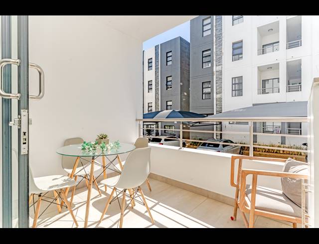 2 BEDROOM APARTMENT FOR SALE IN HALFWAY HOUSE